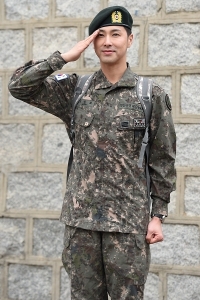  유노윤호, '입가에 번지는 미소~'