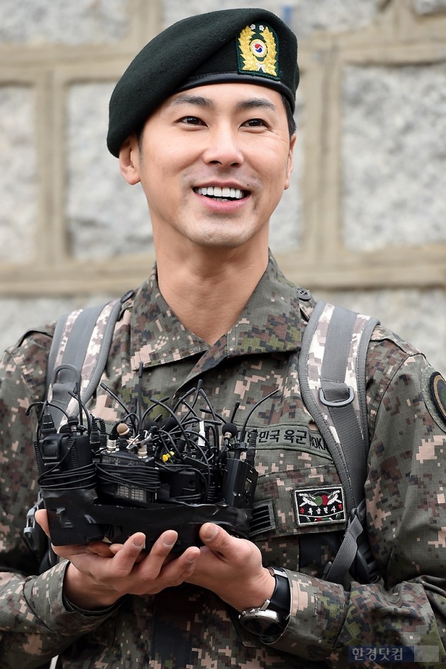 [HEI포토] 유노윤호, '걸그룹 이야기에 미소 만발~'