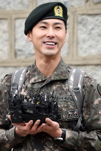  유노윤호, '걸그룹 이야기에 미소 만발~'