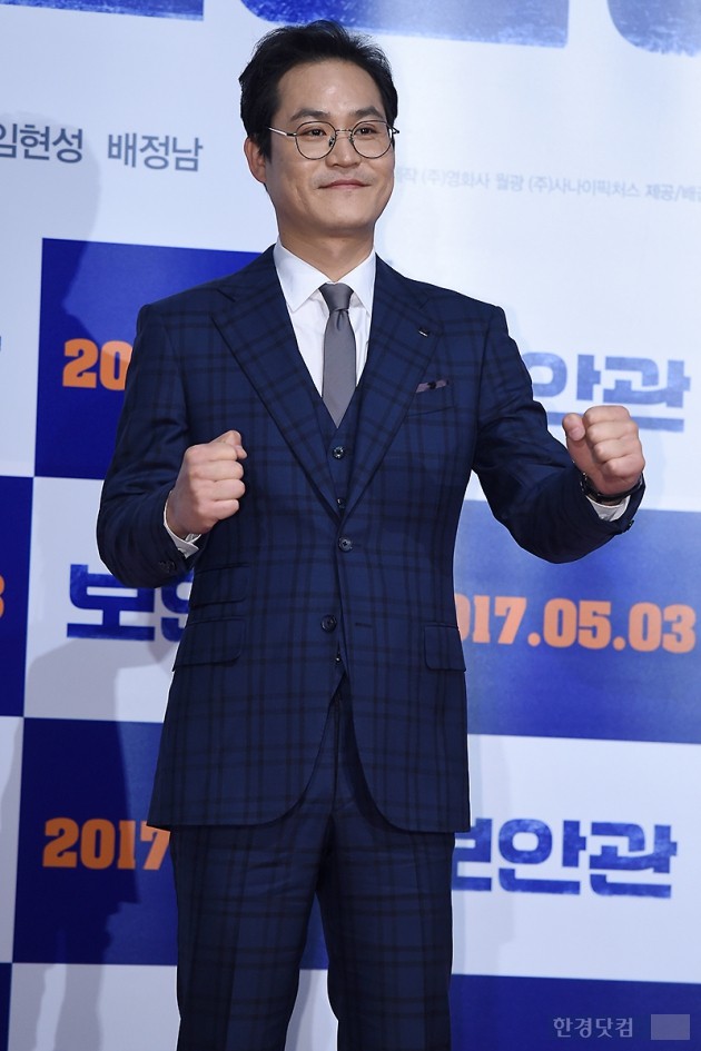 [HEI포토] 김성균, '주먹 불끈 쥐고 멋지게~'