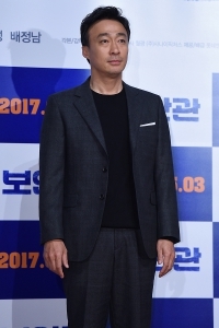  이성민, '듬직한 보안관'