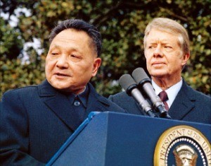 1979년 1월 미국 백악관에서 지미 카터 당시 미국 대통령(오른쪽)과 덩샤오핑 중국 국무원 부총리가 만났다. AP연합뉴스
