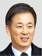 [단독] 유영하만 찾는 박근혜 전 대통령…심상찮은 변호인단 내분