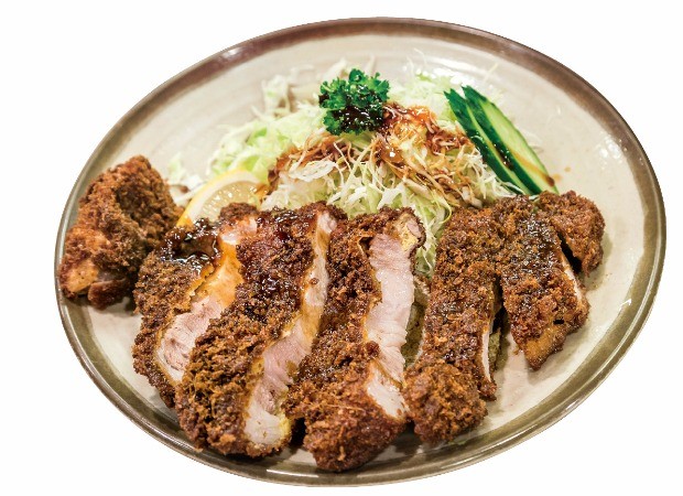  서양요리를 일본화한 대표적인 요리 돈가스 Getty Images Bank 