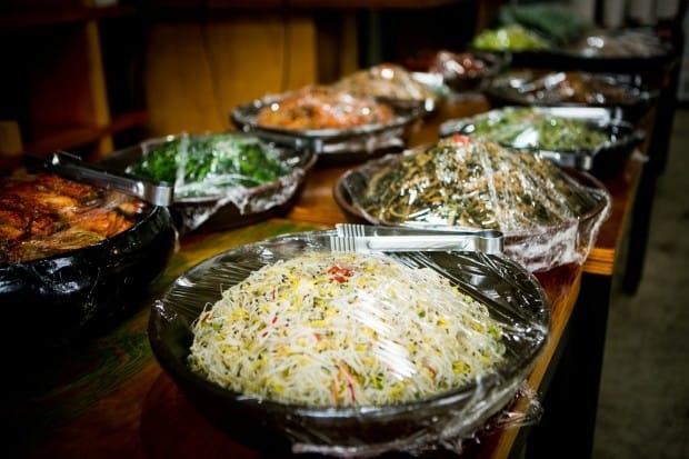 국내판 윤식당…레스토랑 셰프가 된 '건달 할매들'