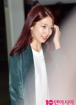 [TEN PHOTO]박신혜 &#39;감탄사 나오는 미모&#39;(공항패션)