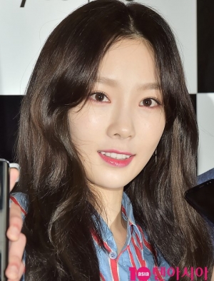 [TEN PHOTO]소녀시대 태연 &#39;당겨도 우유빛&#39;