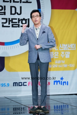 &#39;아빠본색&#39; 이윤석, 16개월 아들에 록 음악 전파