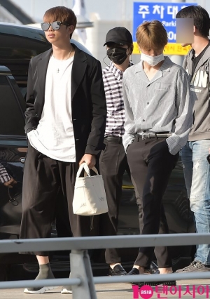 [TEN PHOTO]방탄소년단 랩몬스터-지민-슈가 &#39;같은 검은바지 극과 극 공항패션&#39;