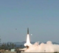 군, 북한 전역 사정권 800㎞ 탄도미사일 시험발사 성공