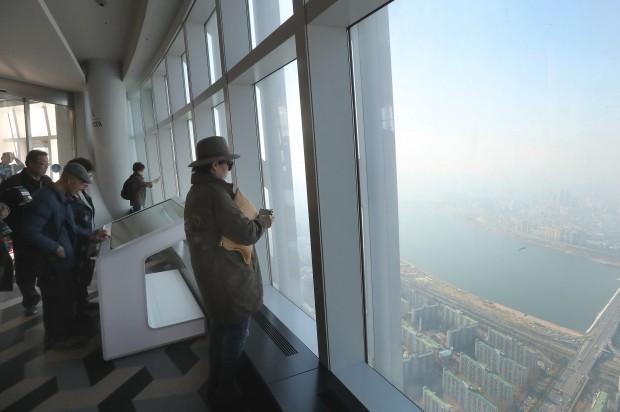 123층 롯데월드타워는…거주·사무·관광 기능 갖춘 '수직도시'
