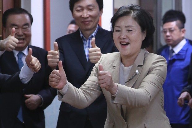 김정숙 여사 투표하기 딱 좋은 나이인데 | 한국경제