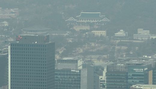 화요일인 2일 전국이 대체로 맑고 '초여름 더위'가 계속될 전망이다. 낮 최고기온은 전날보다 1∼2도 가량 높은 21도에서 29도 사이가 될 것으로 예보됐다. 서울의 예상 낮 최고기온은 27도다. 한경DB.