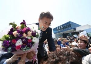 문재인 측 "마크롱 당선 축하…국정 경험 풍부한 준비된 대통령"