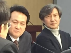 안민석 더불어민주당 의원(왼쪽)과 조국 청와대 민정수석. 사진=안민석 의원 페이스북