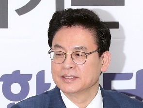 한국당, 탈당파 복당·친박 징계해제 최종확정…107석 제1야당