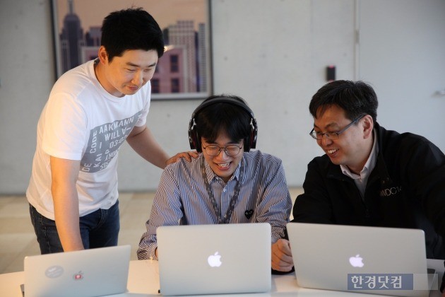 국내 최초 맥용 음악 플레이어를 만든 NHN벅스 iOS팀과 서비스기획팀. (왼쪽부터)개발을 담당한 하치용 씨와 기획을 맡은 조재우 씨, 손광현 iOS팀장.