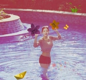 티아라 효민, 매끈한 복근+S라인 돋보이는 수영장 사진 '시선강탈'