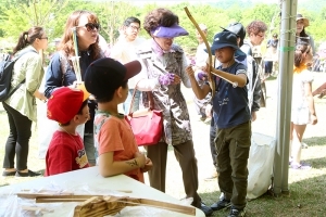  할머니 활을 당겨요~ (연천구석기축제)