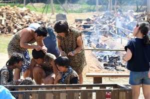  저 원시인들은 뭐하는거지? (연천구석기축제)