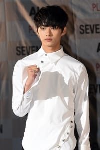  세븐틴 준, '만화책 찢고나온 미소년'