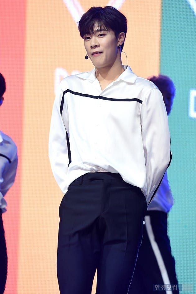 [HEI포토] 아스트로 문빈, '남자다운 멋진 모습'