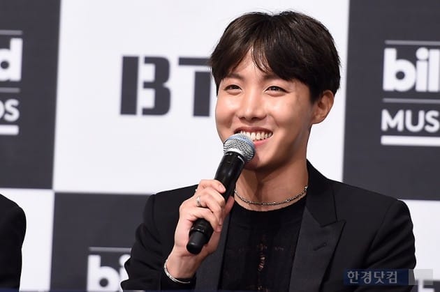 [HEI포토] 방탄소년단 제이홉, '미소에서 엿보이는 기쁨~'