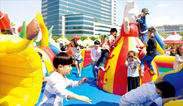 "아빠 직장이 놀이동산으로"