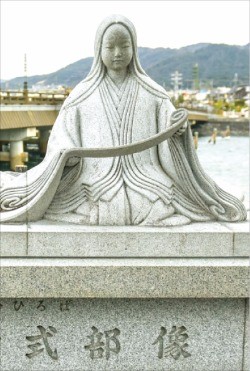 우지강에 ‘겐지 이야기’의 무라사키 시키부 동상 