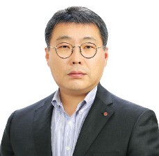 상사맨 송치호의 '가화상사성(家和商事成)'…"오후 6시 10분 되면 불 꺼라"