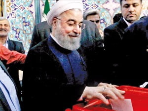  핵무기 버리고 경제·개방 택한 이란…'개혁파' 로하니 대통령 연임 성공