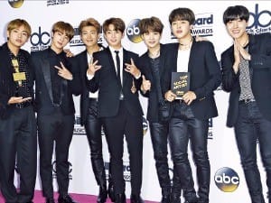 방탄소년단, K팝 그룹 최초 '빌보드뮤직어워즈'서 수상