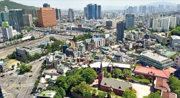 서울시가 ‘한국의 몽마르트르’로 조성하기로 한 서울 중림동 약현성당 주변 모습. 허문찬 기자 sweat@hankyung.com