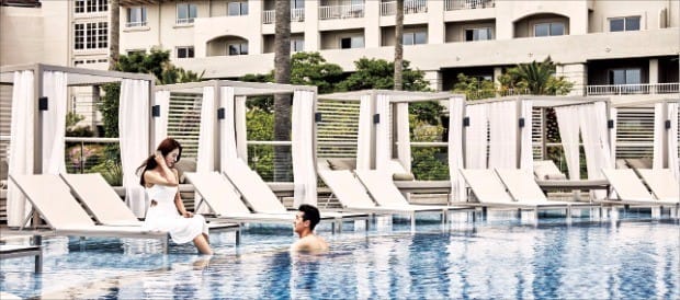 제주신라호텔 성인 전용 야외수영장 ‘쁘띠카바나’ 