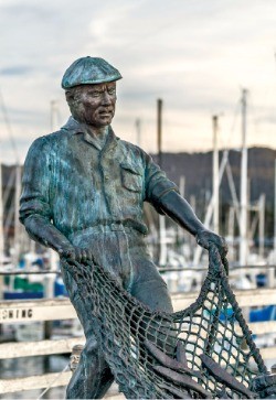 올드 피셔맨스 워프의 어부 동상. 몬터레이가 어업의 중심지로 명성을 날리던 시절을 기념하기 위해 세워졌다. 