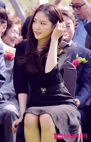 [TEN PHOTO]손나은 &#39;행사장을 밝힌 미모&#39;