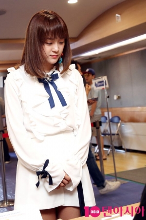 [TEN PHOTO] 구구단 김세정 &#39;투표하러 온 요정&#39;