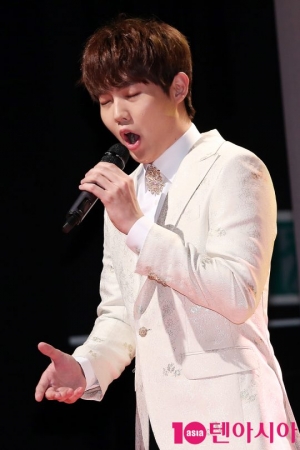 [TEN PHOTO] 포르테 디 콰트로 손태진 &#39;마음을 울리는 보이스&#39;