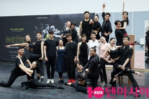 [TEN PHOTO] 댄스시어터 &#39;컨택트&#39;의 멋진 배우들