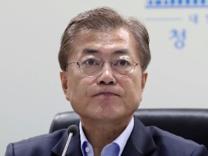 文대통령 "北탄도미사일 발사, 안보리결의 위반…강력규탄"