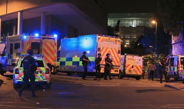 영국 경찰 "맨체스터 폭발은 자폭테러…어린이 등 22명 사망"