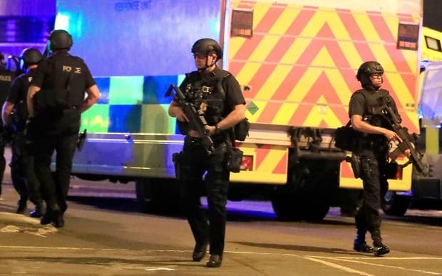 2만명 운집 영국 공연장 폭발 테러가능성…최소 19명 사망