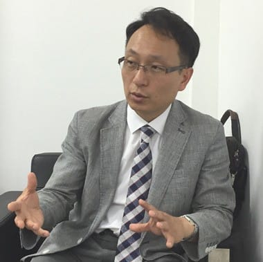 유정록 DFSK코리아 대표가 세곡동 직영점에서 중국 동풍트럭의 판매 계획을 말하고 있다. 