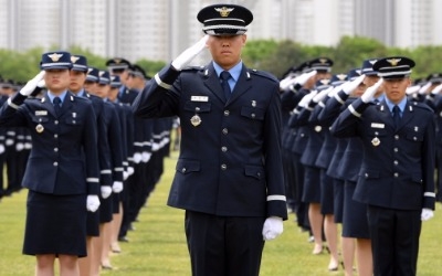 "충성! 일자리 정부"…국방부, 부사관·군무원 등 1500명 뽑는다