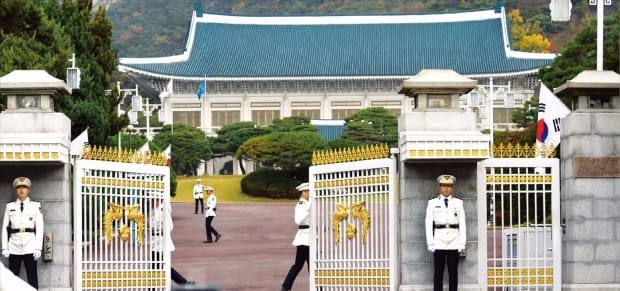 청와대, SNS로 文대통령 방미상황 '실시간 공유'…현지반응도 전달