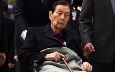 신격호 롯데 총괄회장, 그룹 경영서 배제…일본 지주사 이사 퇴임