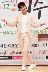  이재우, '이런 포즈는 어때요~'