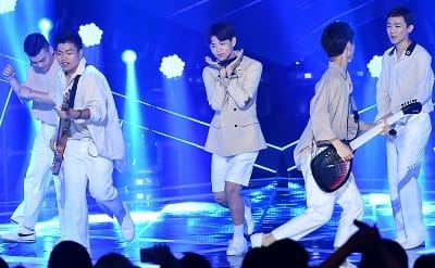  더 이스트라이트, '귀여움 폭발~'