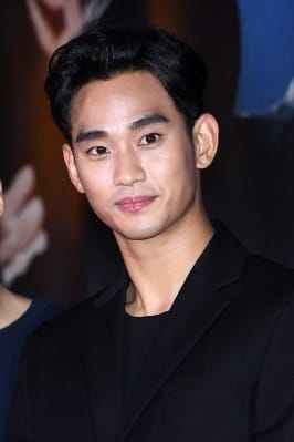  김수현, '선굵은 외모'