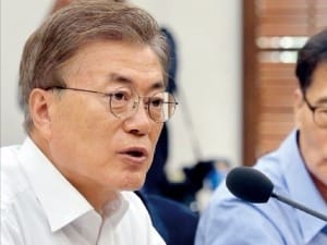 문재인 대통령 "가계부채 대책 8월 중 마련하라"